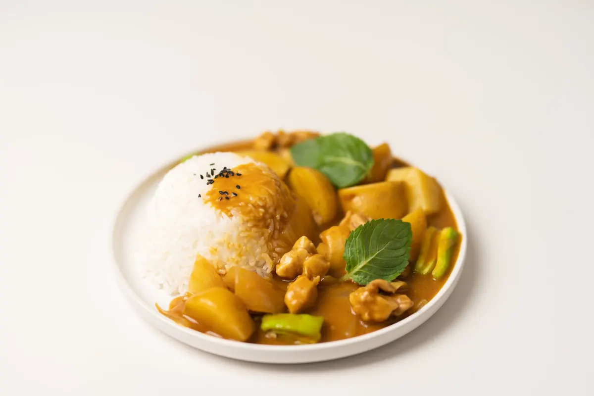 Curry Sauce for Fish and Chips: Easy Recipe and Store-Bought Alternatives